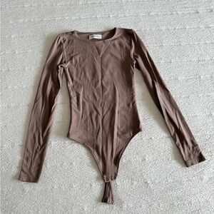 Babaton Long Sleeve Bodysuit in Taupe